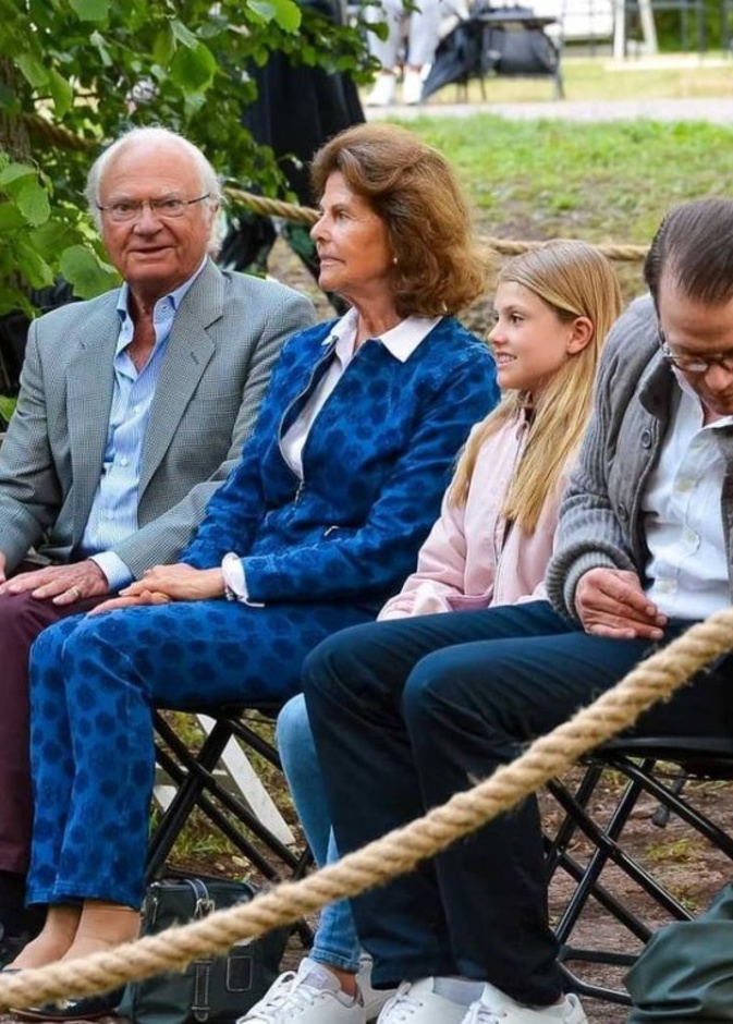 العائلة المالكة السويدية في حفل لينا فيليبسون في بورغولم