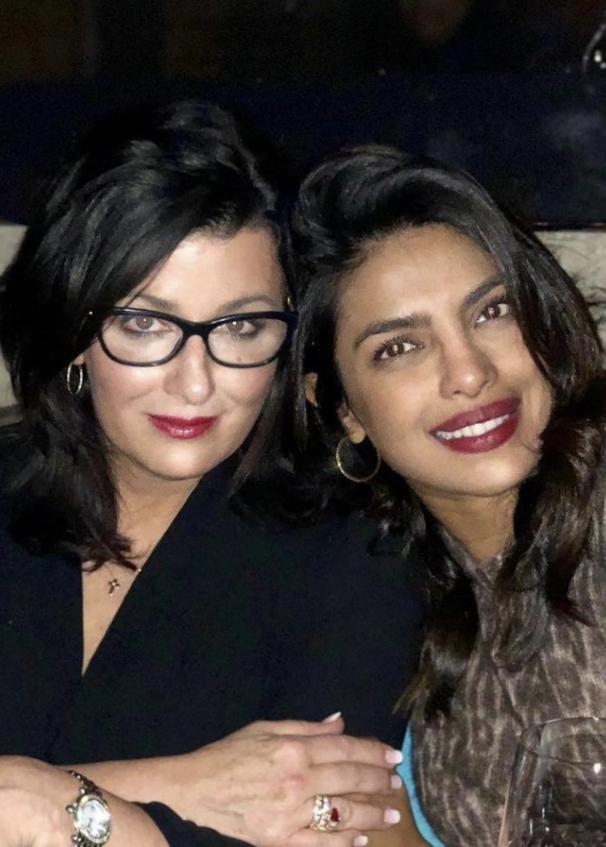 بريانكا شوبرا تنشر صورة على انستغرام برفقة والدة زوجها بمناسبة عيد ميلادها