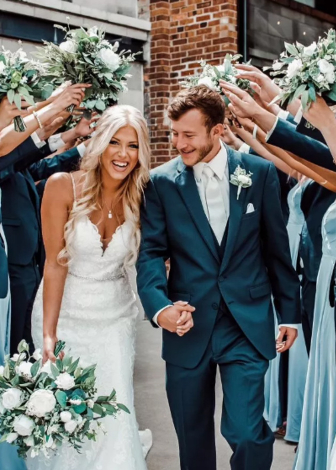  عروس تتعرض لموقف محرج أثناء التقاط صور زفافها newsweek