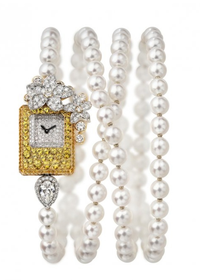  ساعة من شانيل CHANEL