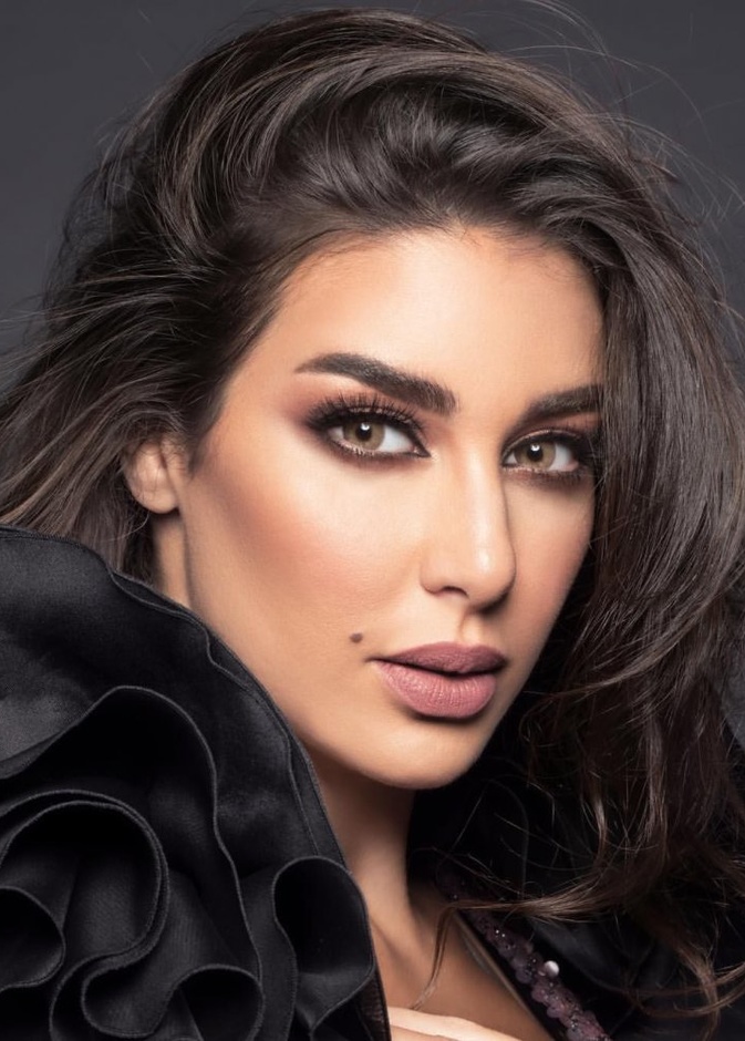  مكياج ترابي لصاحبات الوجه البيضاوي من وحي اطلالات ياسمين صبري