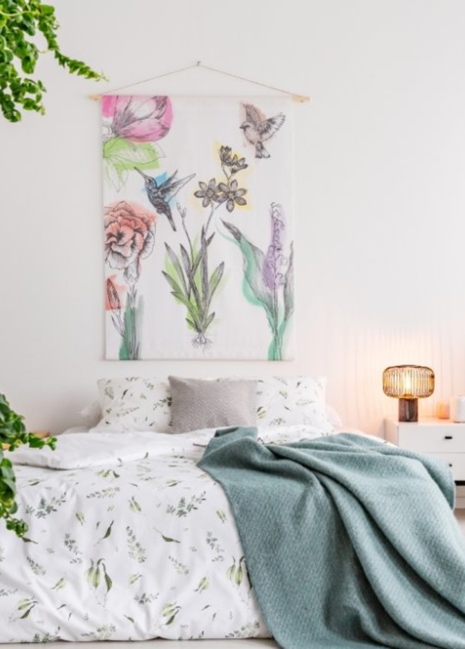  إلقاء المفارش بشكل عشوائي على سرائر غرف النوم