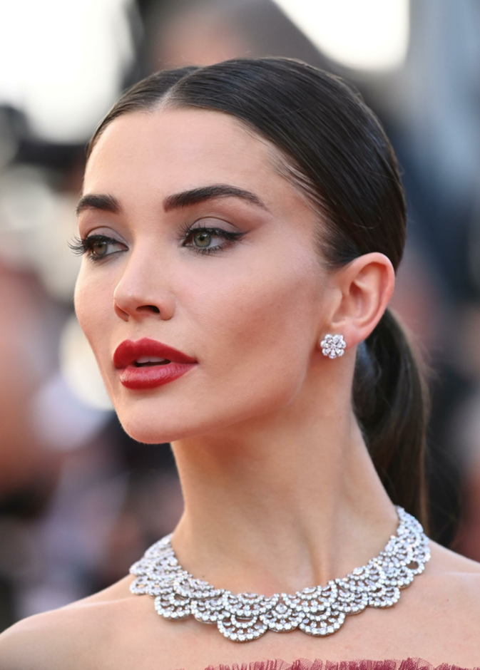الممثلة البريطانية وعارضة الأزياء إيمي جاكسون Amy Jackson بمجوهرات 