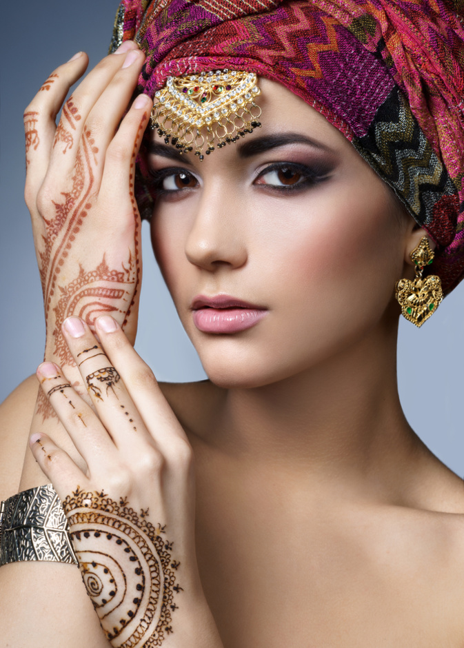 نقش حناء بني لليدين