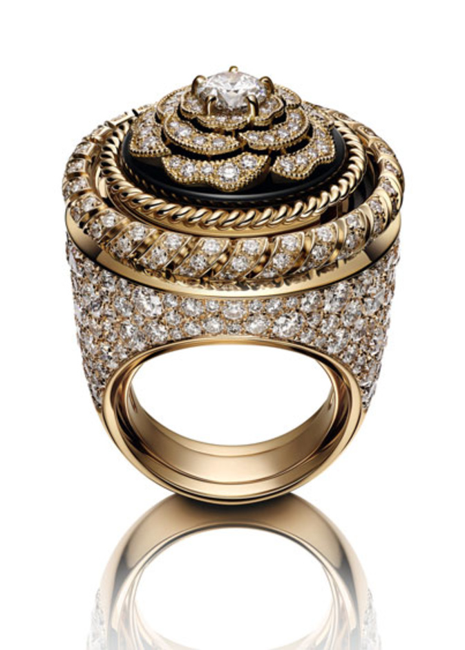  ساعة من شانيل CHANEL