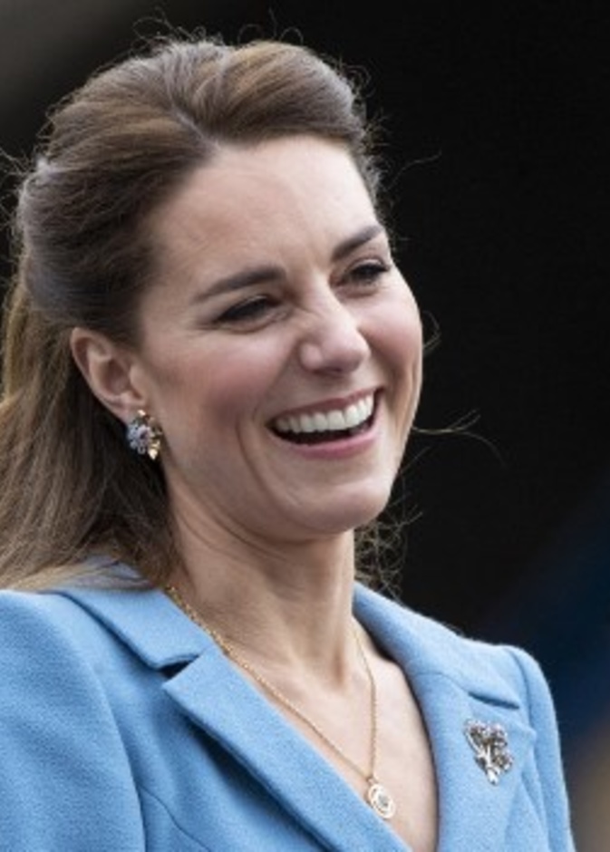 8 حيل لسيدات العائلات الملكية لإطلالة خالية من العيوب 