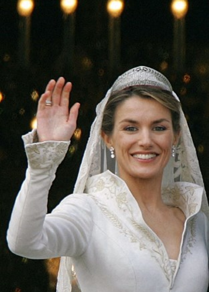 الملكة ليتيزيا ترتدي تاج The Prussian Tiara في حفل عُرسها