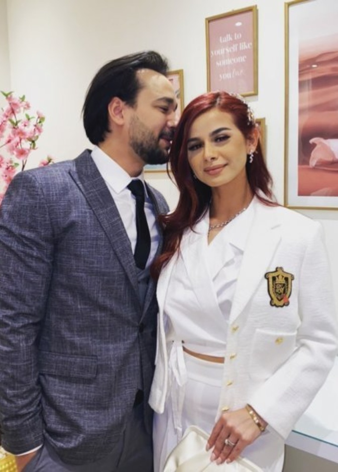 هل تغير أسلوب منة عرفة في تنسيق ملابسها بعد الزواج