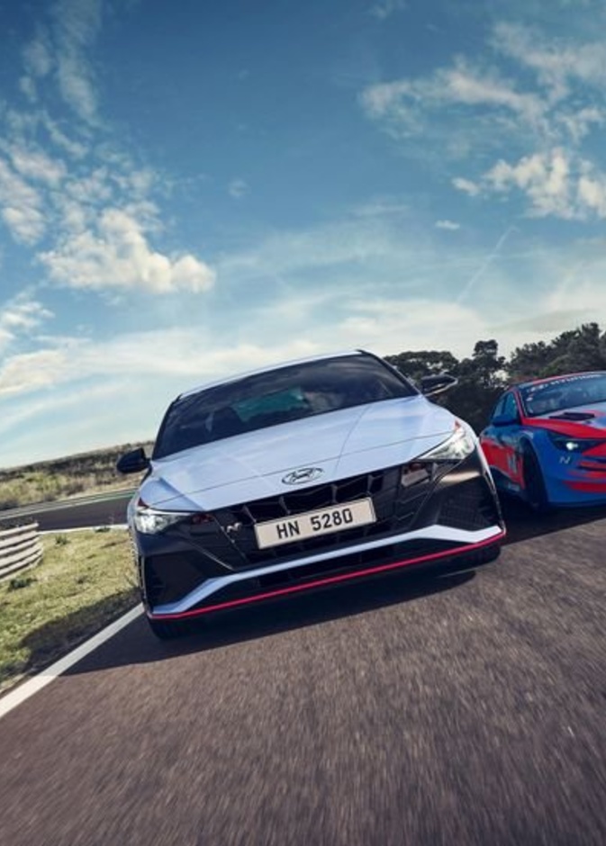 هيونداي تزود ألينترا الرياضية بمقاعد فاخرة