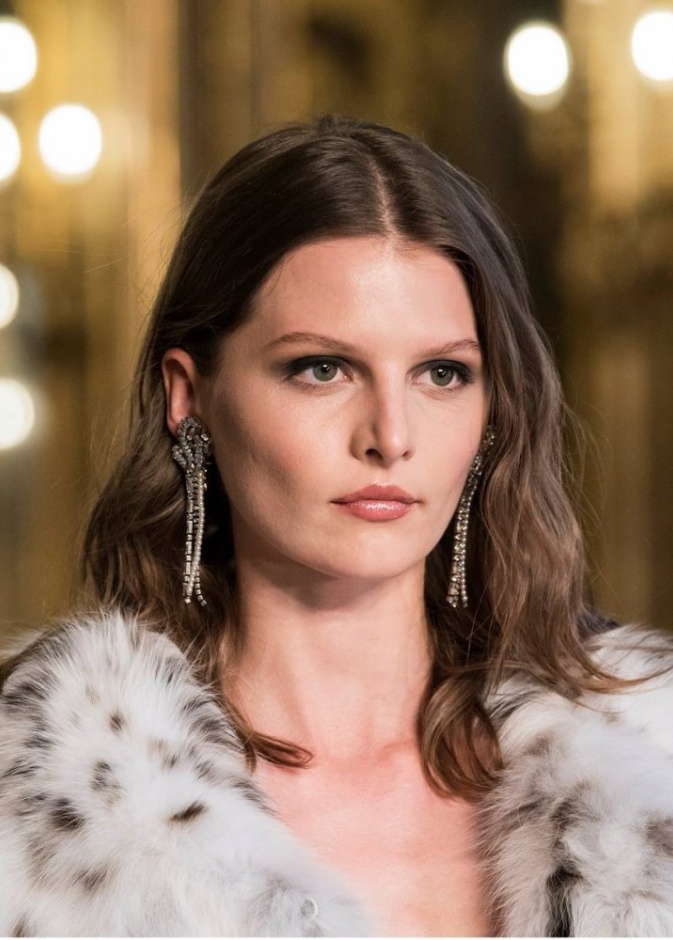 صيحات مكياج خريف 2021 مع الظلال السموكي الاسود من دار Braschi