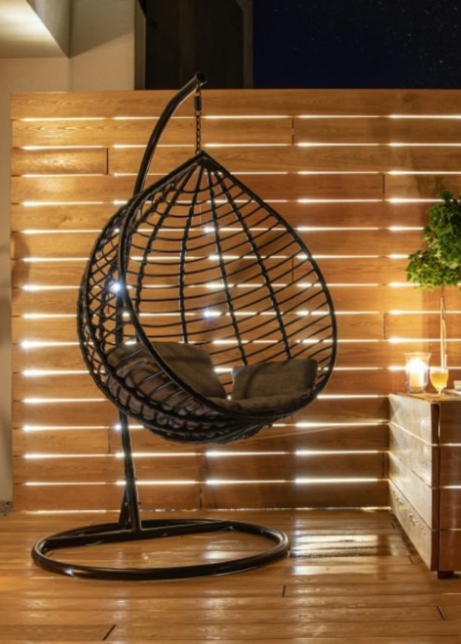  الفوانيس التقليدية لإنارة الجلسات الخارجية في المساء