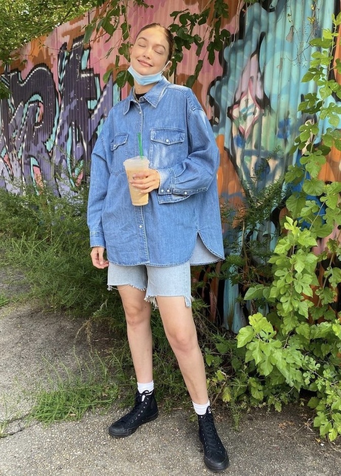 جيجي حديد تصبح على متابعيها على انستغرام بهذه الصورة الجديدة