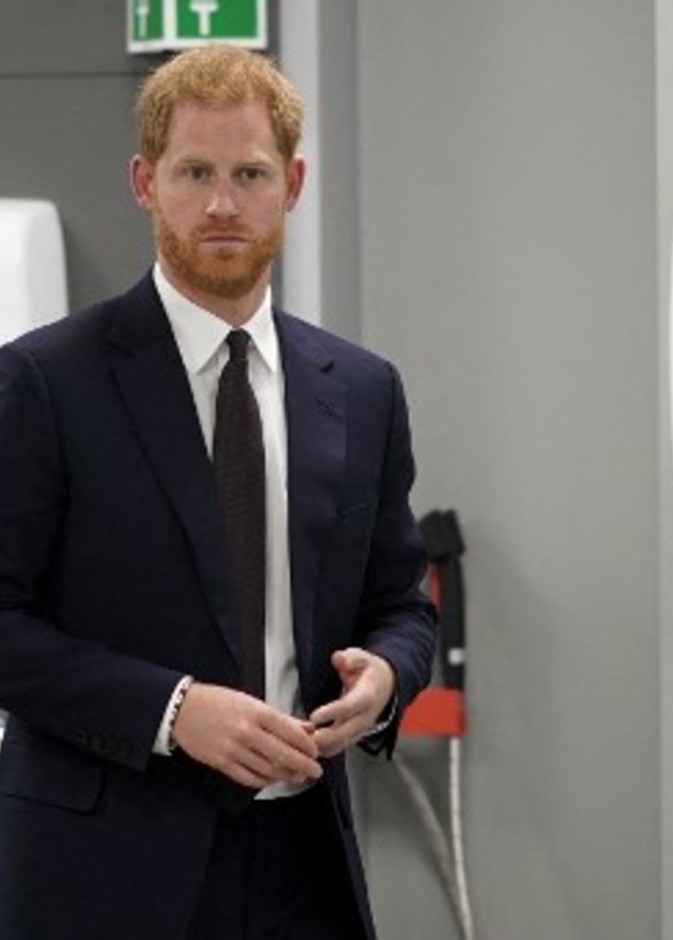 هل تستبعد ملكة بريطانيا الأمير هاري وطفليه من خط ولاية العرش؟