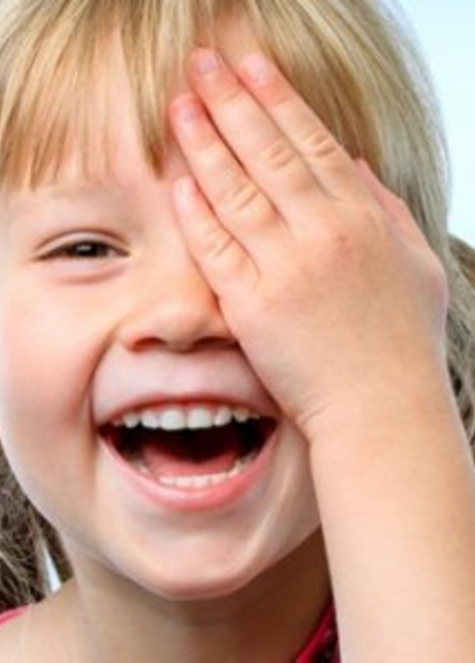 مخاطر معقمات اليد على عيون الأطفال