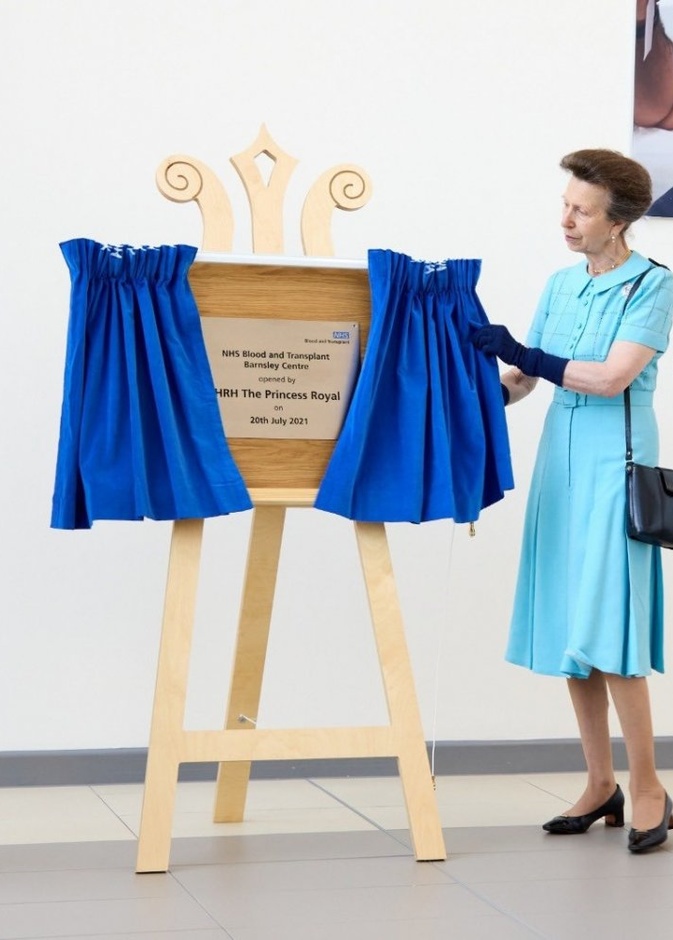 الأميرة آن تفتتح مركز طبي جديد