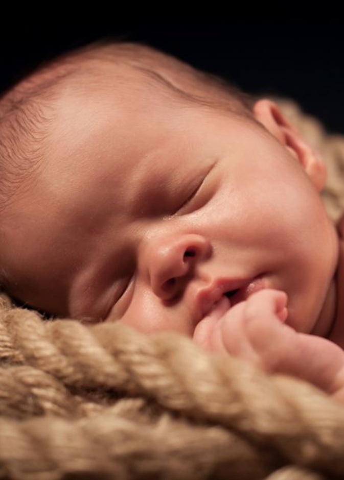  4 اسباب اساسية تؤدي الى تغير لون بشرة الطفل الرضيع