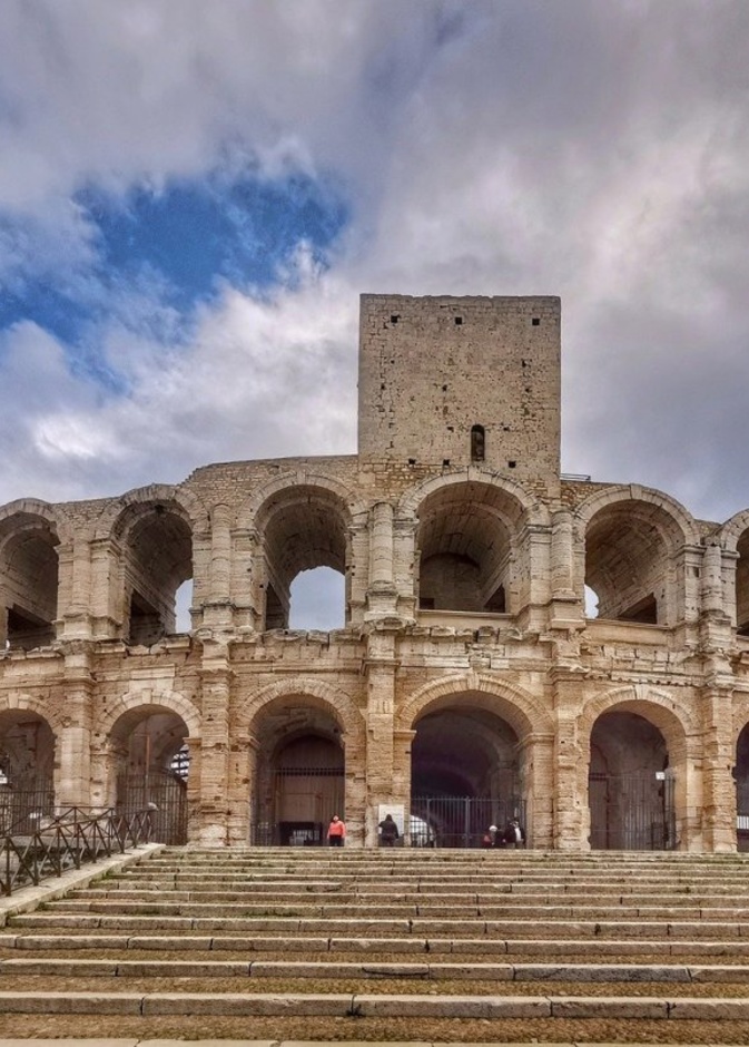  مدرج آرل من أهم المعالم الرومانية في المدينة بواسطة snail_makes_art