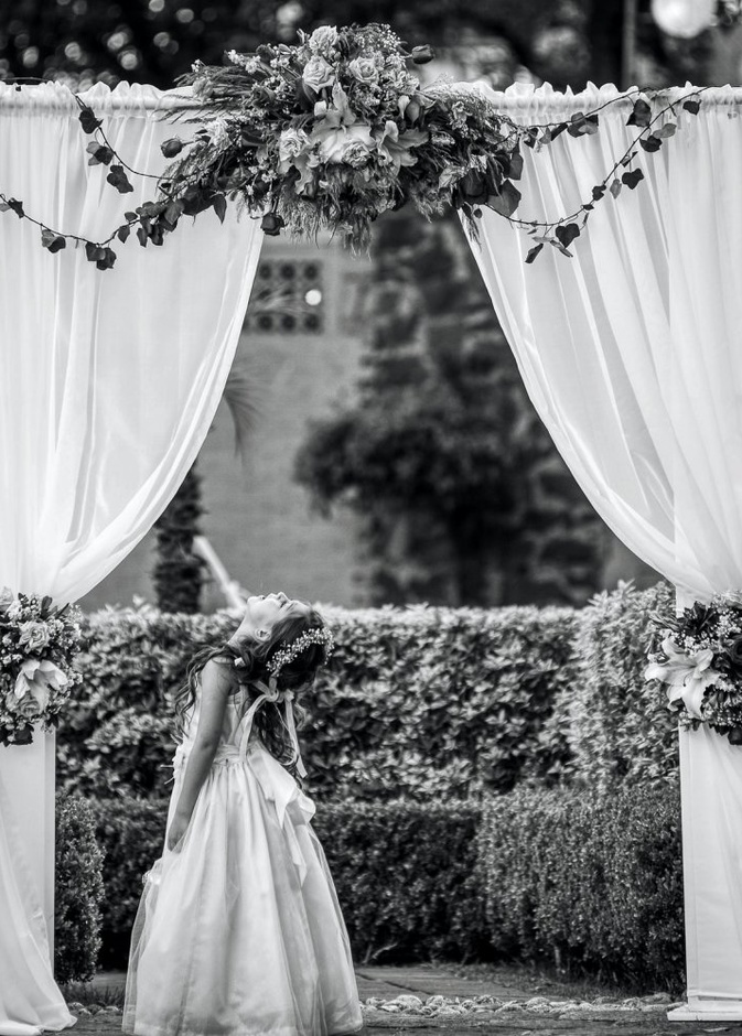 انتقاد عريس بسبب منع طفلته الصغيرة من حضور حفل الزفاف Sergio Mena Ferreira