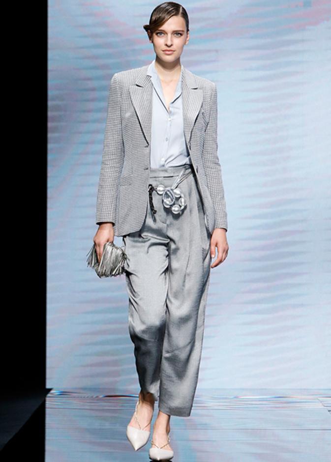 بناطيل الخصر العالي والواسعة من دار Giorgio Armani