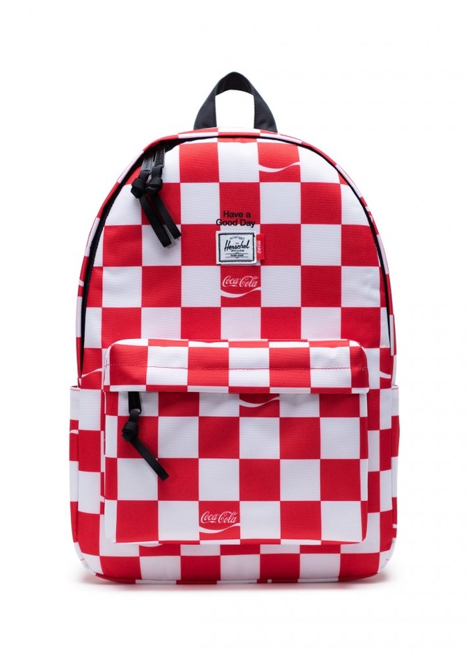 استهلتHerschel Supply Co.  العام بالتعاون الأول مع شركة تصنيع المشروبات الغازية المشهورة كوكا كولا.