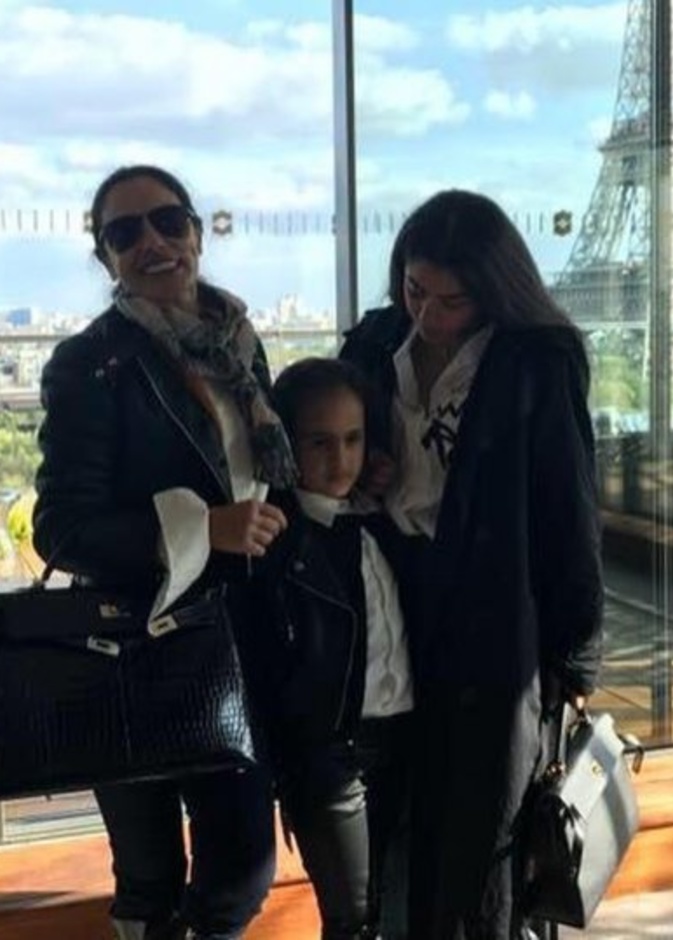 شريهان مع ابتتيها