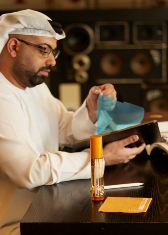  الفنان الإماراتي محمد الشيباني