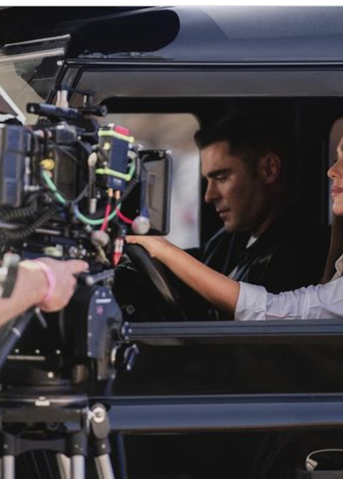 زاك إيفرون وجيسيكا ألبا