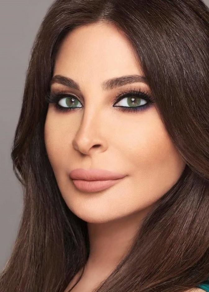 رسمات مكياج بارزة مع العدسات الملونة بأسلوب النجمة اليسا