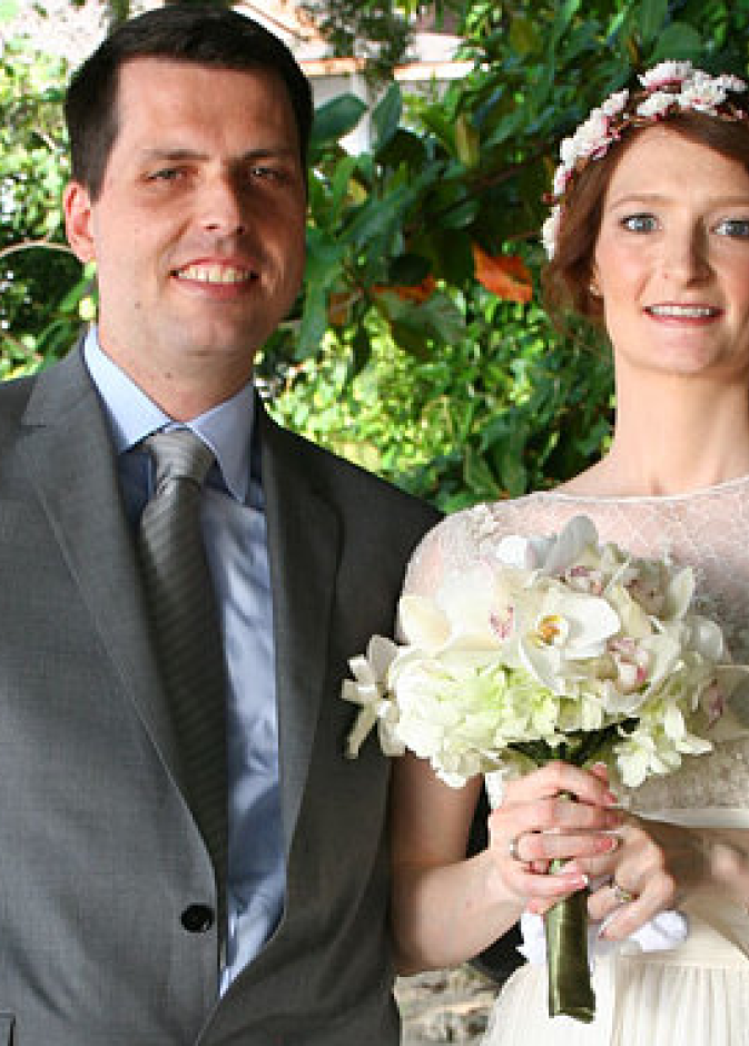 ما الذي دفع العروس الى عدم دعوة والديها لحفل الزفاف ؟