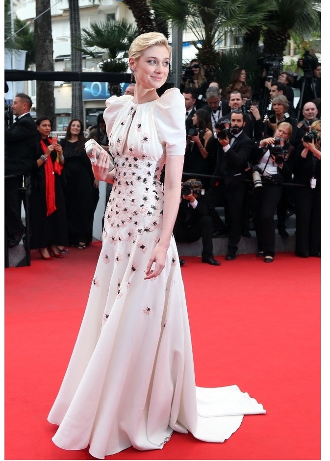 أبرز إطلالات إليزابيث ديبيكي التي ستلعب دور الليدي ديانا