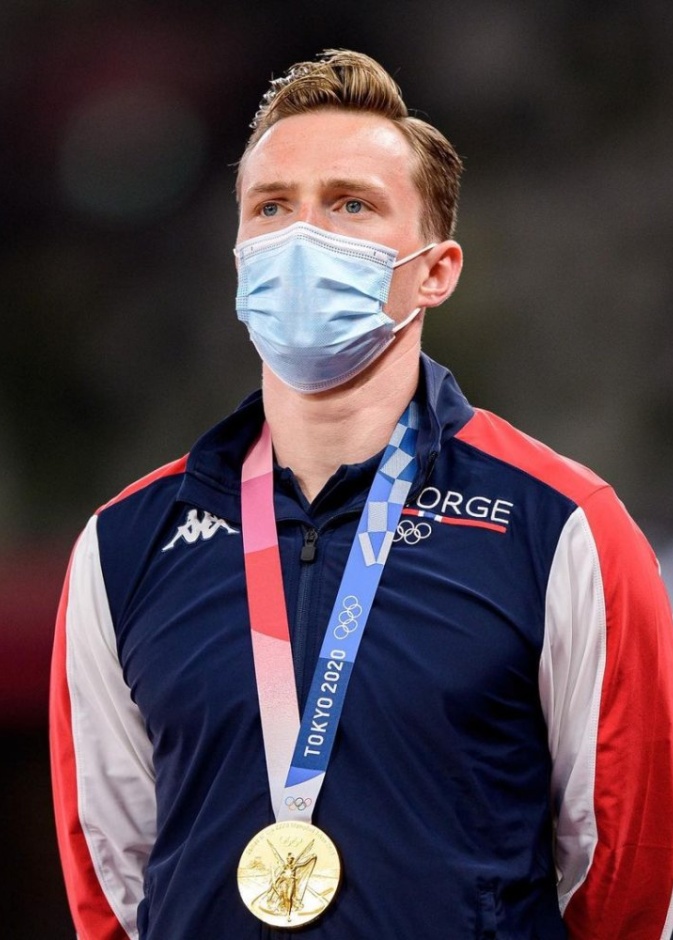 برقية الملك إلى اللاعب كارستن وارهولم