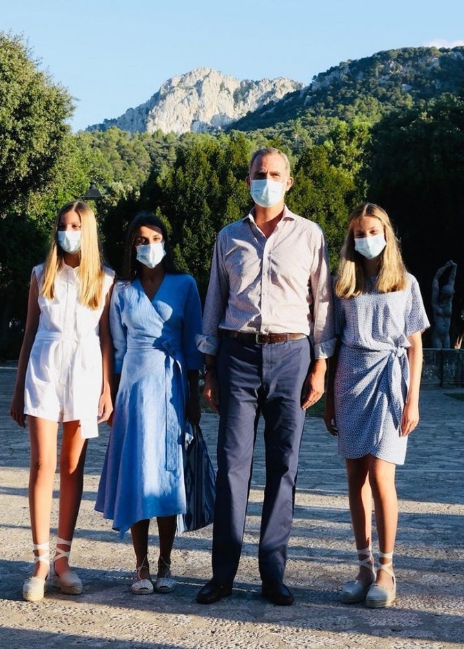 العائلة المالكة الإسبانية تزور منطقة سيرا دي ترامونتانا الجبلية