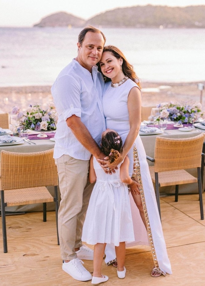 الاعلامية ريا ابي راشد مع زوجها= الصورة من انستغرام ريا