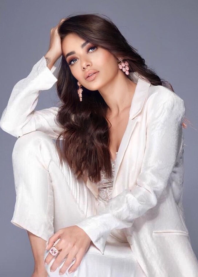 صور أجمل إطلالات رحمة رياض الراقية بمناسبة عقد قرانها