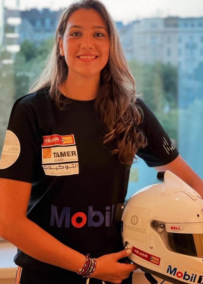 السائقة السعودية دانية عقيل تسعى للمحافظة على صدارتها في بطولة العالم للراليات الصحراوية