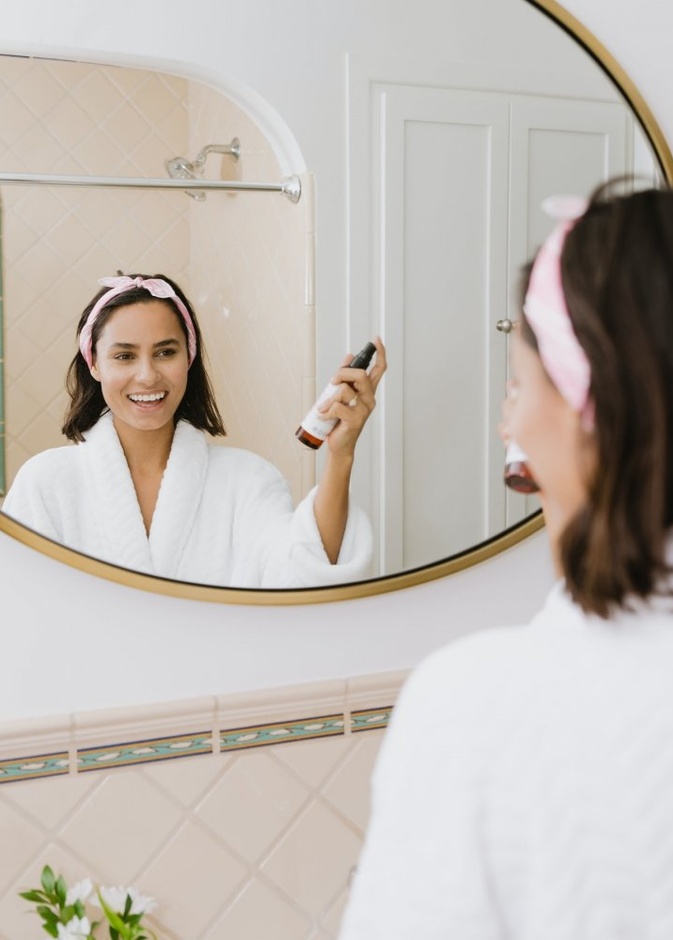 وصفة تفتيح وتوحيد لون البشرة بماء الورد Kalos Skincare