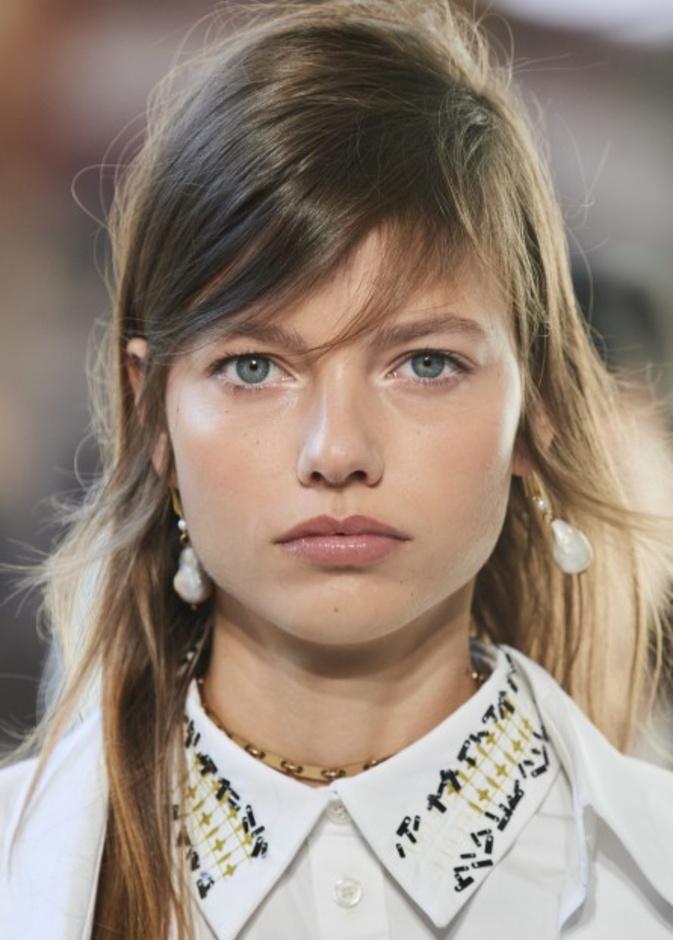 أهم المستحضرات والنصائح للحفاظ على بشرة صحية نضرة أثناء السفر في الصيف