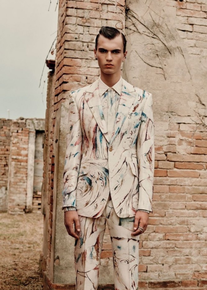 تشكيلة Alexander McQueen الرجالية لربيع وصيف 2022