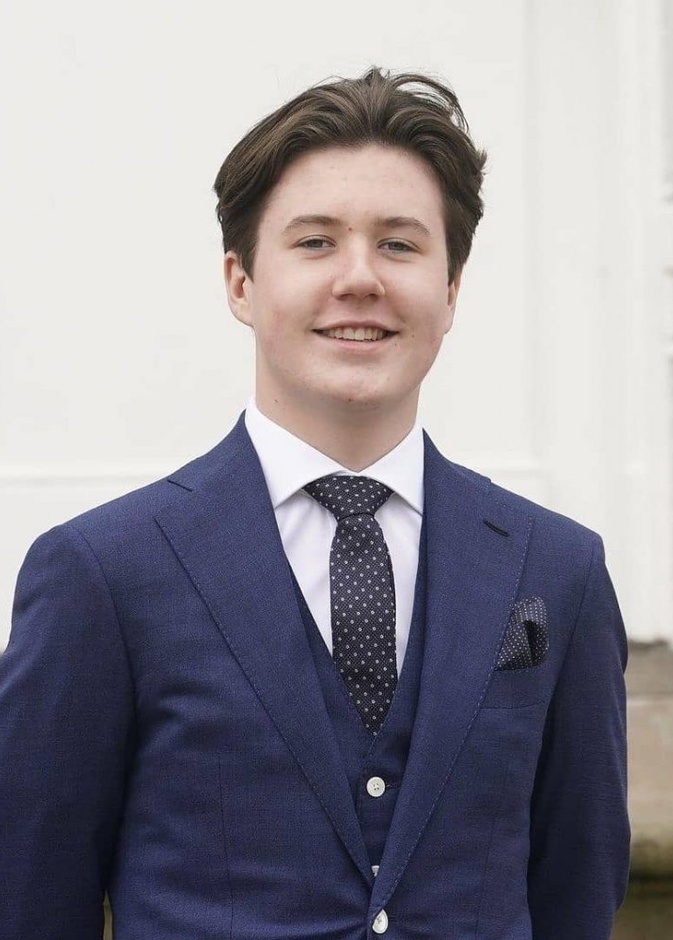 الأمير كريستيان أمير الدنمارك يستعد للالتحاق بمدرسته الجديدة