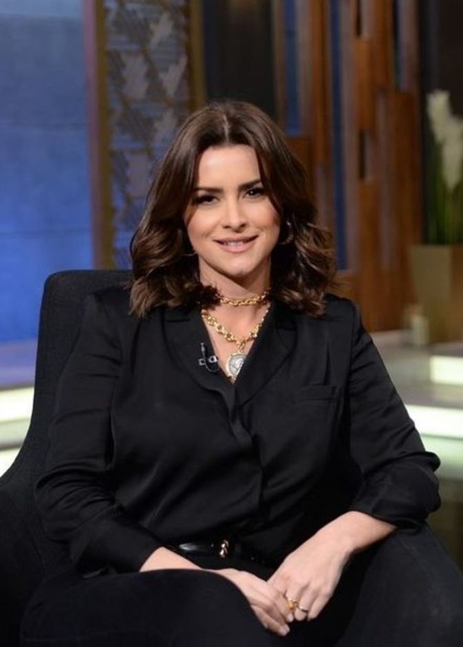  نور بمجوهرات ضخمة باللون الذهبي