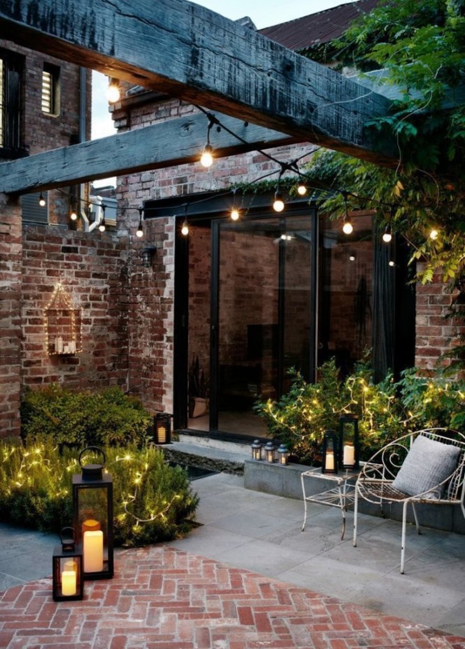 الفوانيس بتصاميمها المختلفة لإنارة الحدائق المنزلية