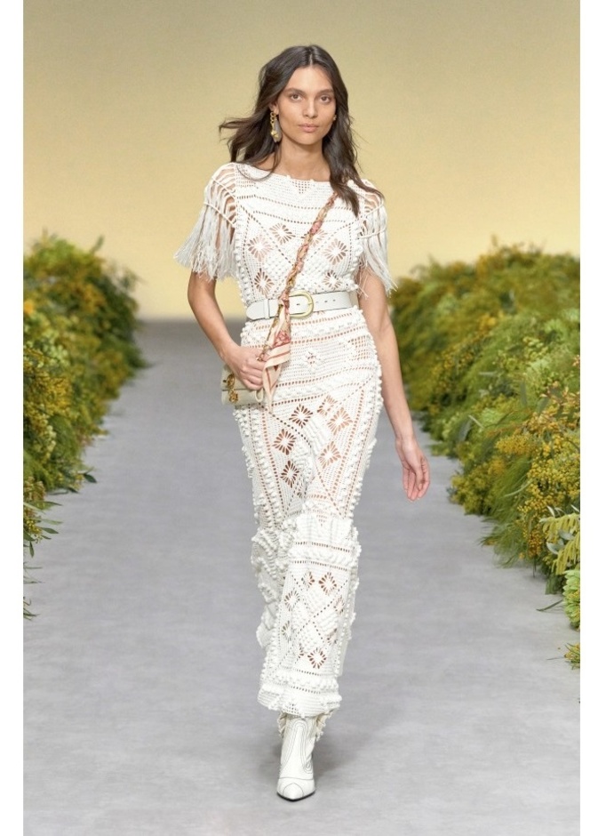 احدث صيحات الكروشيه 2021  مع التوبات الفضفاضة من وحي Alberta Ferretti