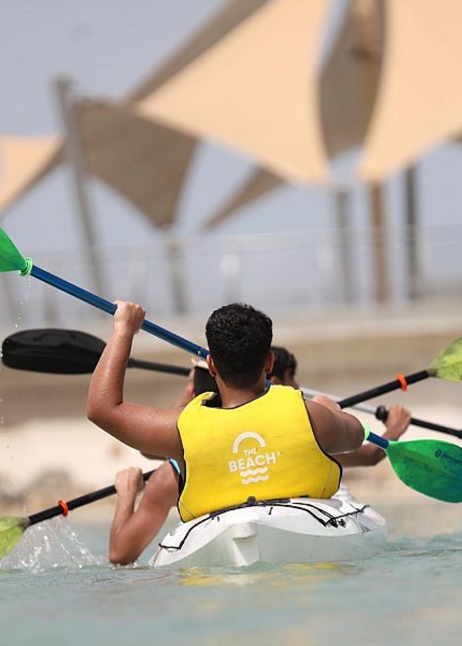 أكبر جزيرة مائية عائمة في العالم وأنشطة ترفيهية متنوعة لعشاق البحر في فعالية "الشاطئ" - المصدر وكالة الأنباء السعودية