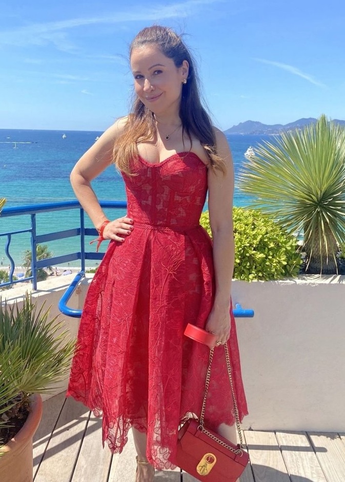 اطلالات ريا ابي راشد بالفستان الاحمر الساحر من دار NADINE MERABI