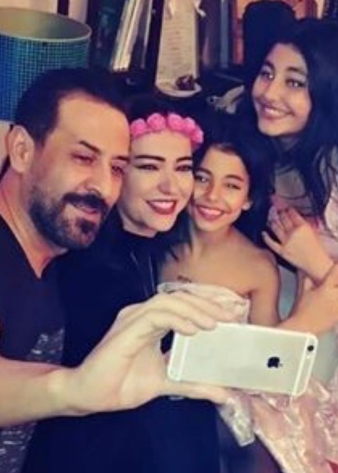 امل عرفة وبناتها وعبد المنعم عمايري 