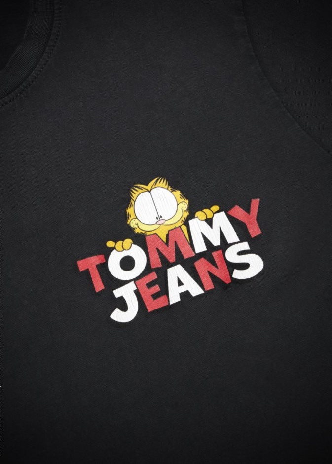 تومي هيلفيغر تعقد شراكة لابتكار مجموعة نفحة من الماضي من علامة تومي جينز