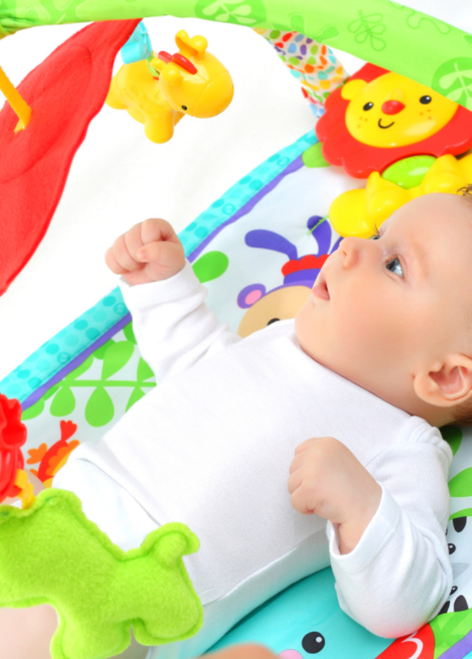 الالعاب المناسبة للطفل من 3 الى 6 اشهر