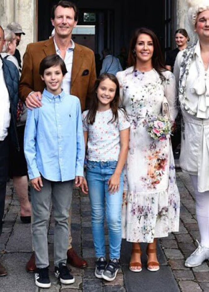 الأمير يواكيم وأسرته يحضرون حفل في قاعة حفلات Odd Fellows Mansion