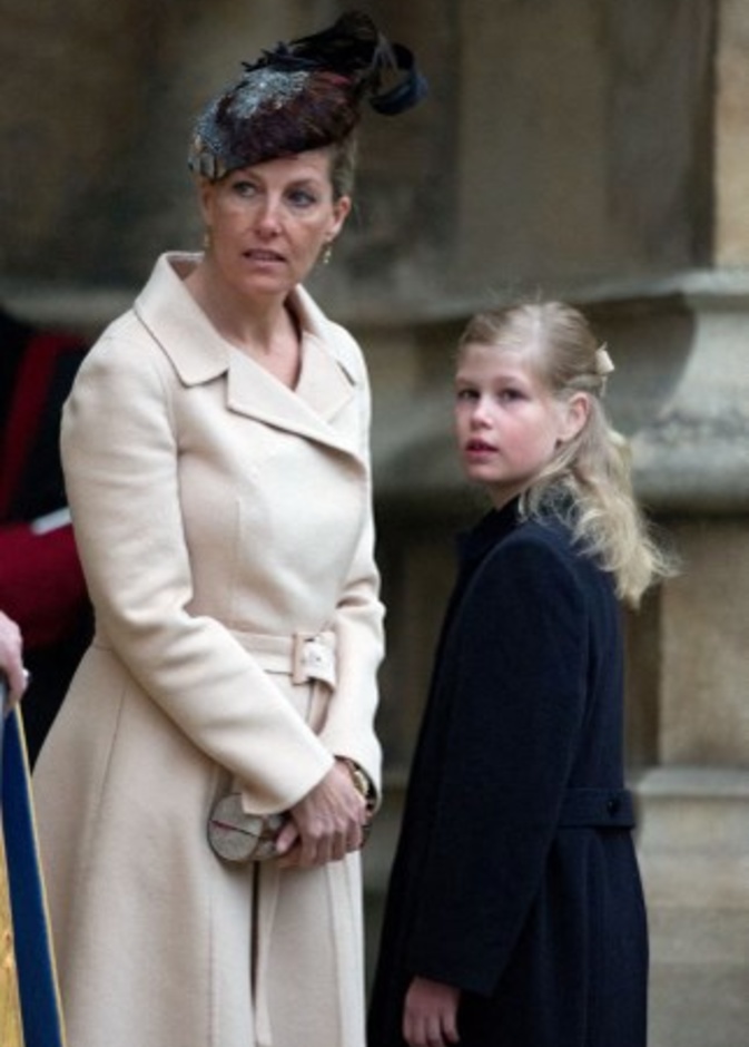 ما هي المهارة الجديدة التي علمتها الليدي لويز للأميرة شارلوت؟