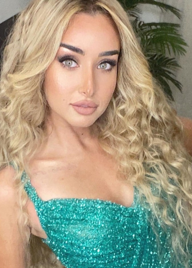 هنا الزاهد